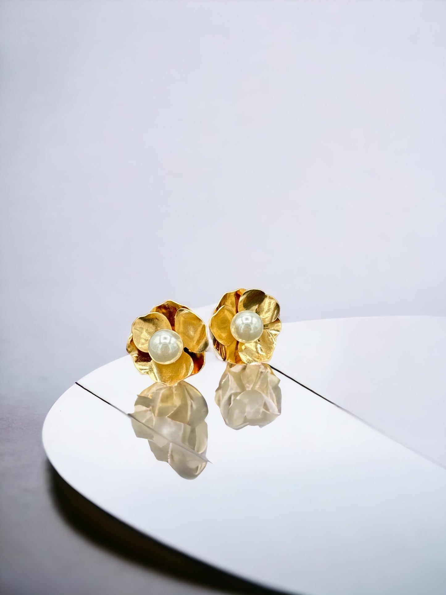 METAL FLORAL PEARL EARRING