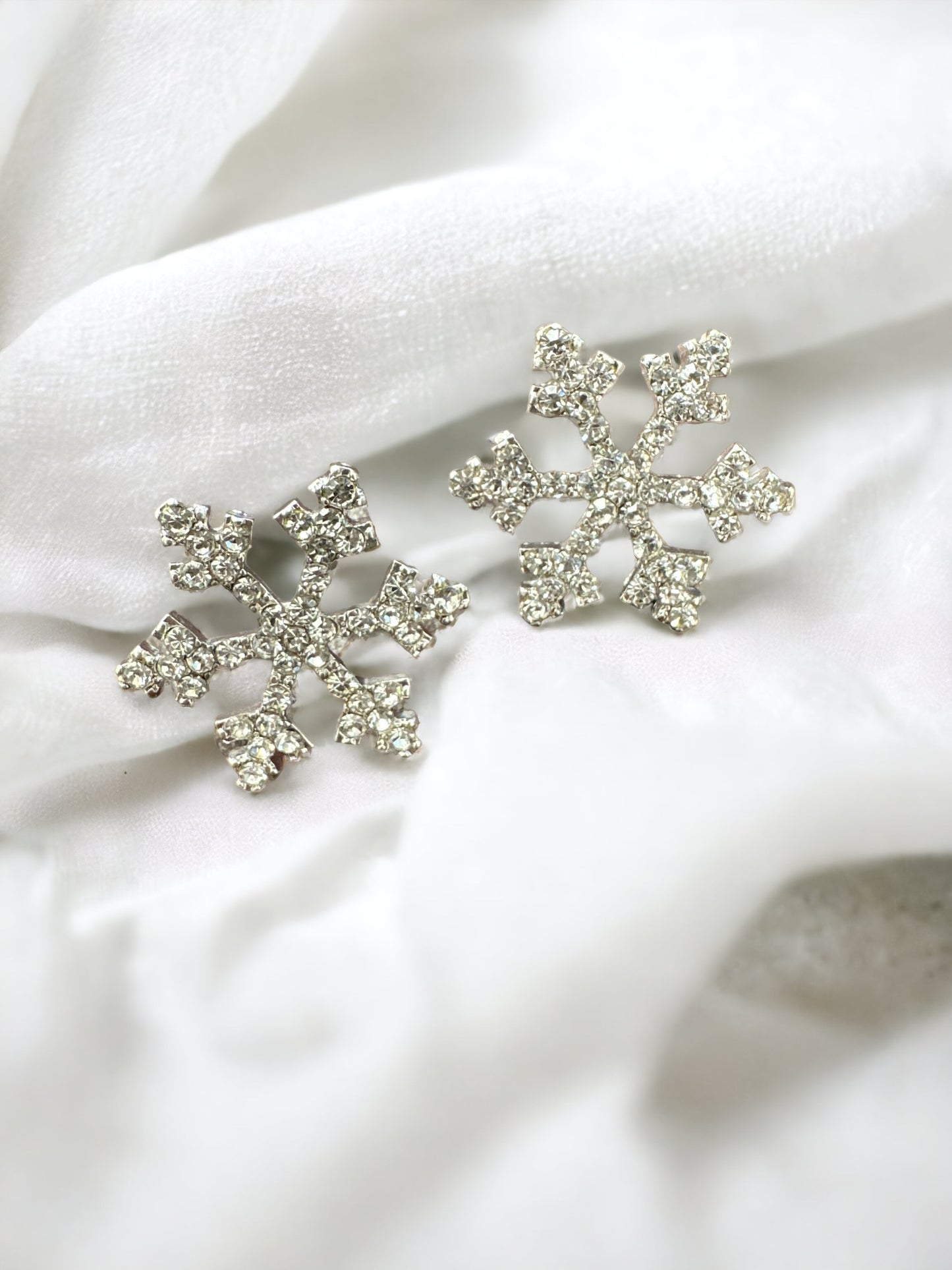 RHINESTONE SNOWFLAKE EARRING
