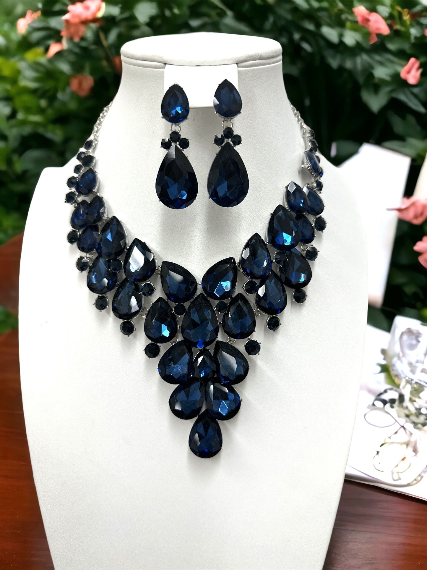 FACETED CLUSTER TEARDROP BIB STATEMENT CRYSTAL NECKLACE SET