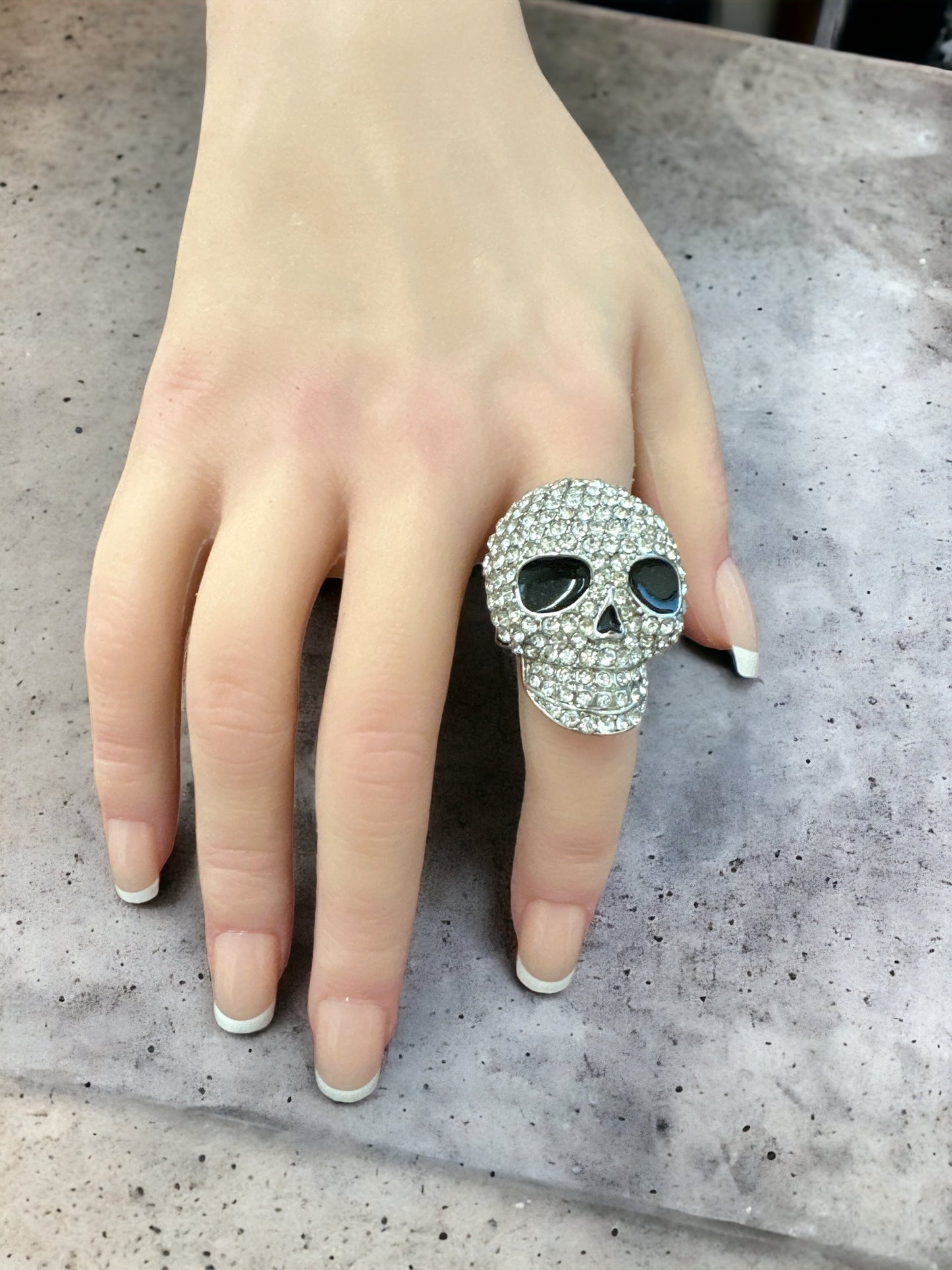RHINESTONE SKULL STRETCH RING