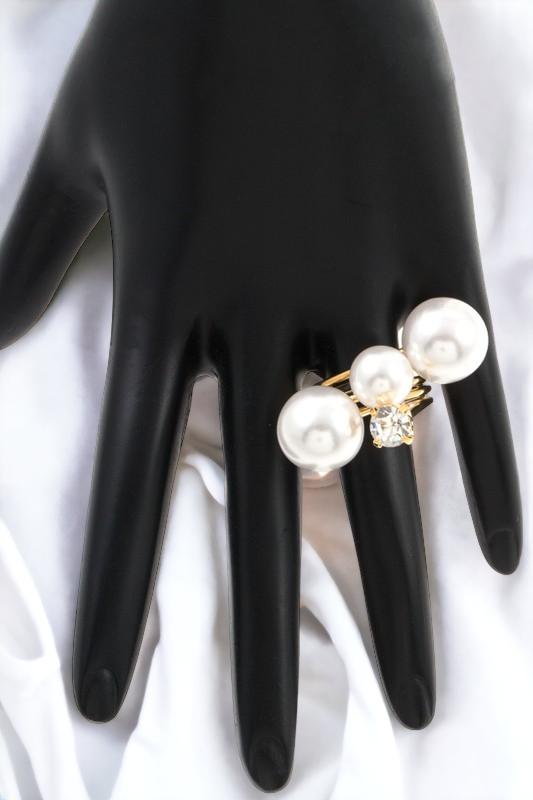 TRIPLE PEARL STATEMENT RING