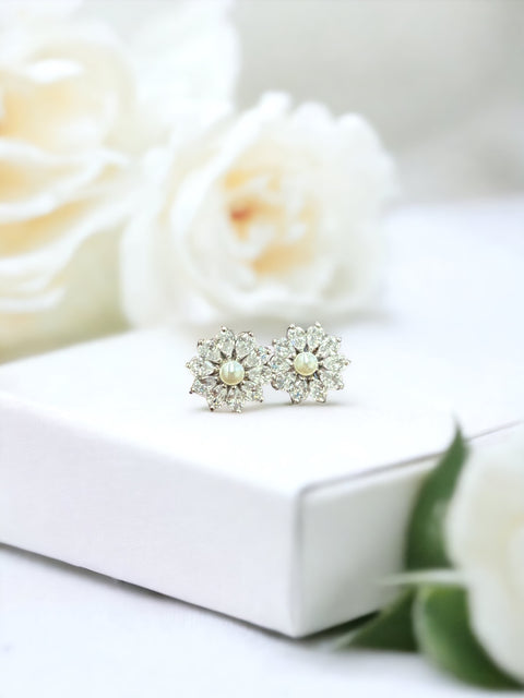 CRYSTAL FLOWER EARRING